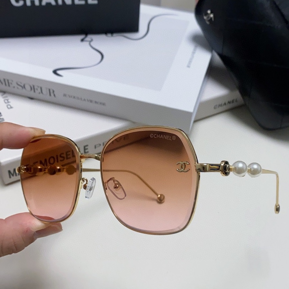 CHANEL Gold Frame Pink Gradient Lens Sunglasses - Picture 5 of 8